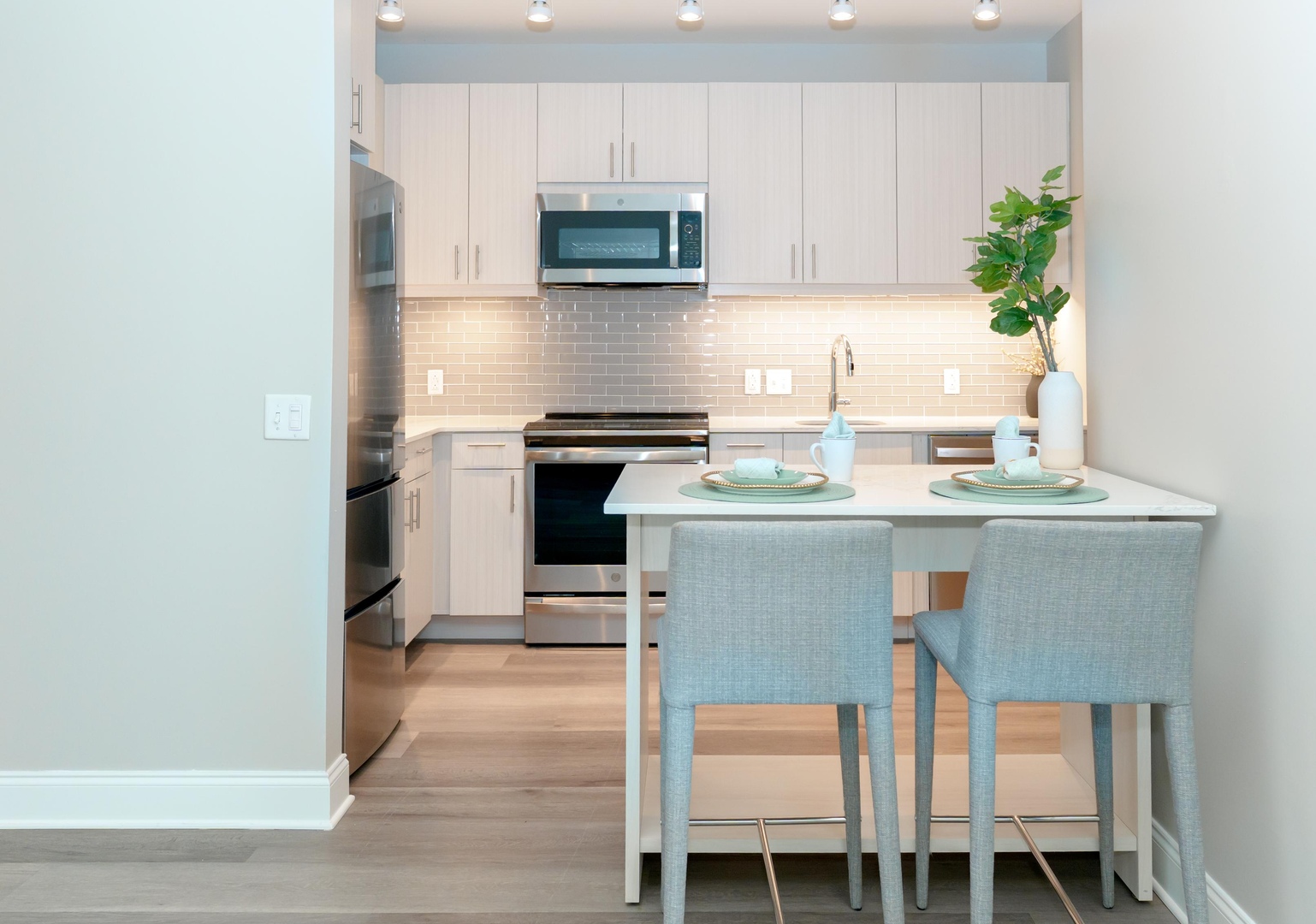 Modern finishes meet comfort